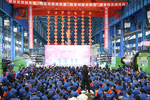 省“紅色文藝輕騎兵”在生產(chǎn)現(xiàn)場(chǎng)進(jìn)行慰問(wèn)演出