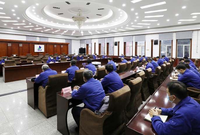 集團(tuán)公司深入學(xué)習(xí)傳達(dá)貫徹中央經(jīng)濟(jì)工作會(huì)議精神